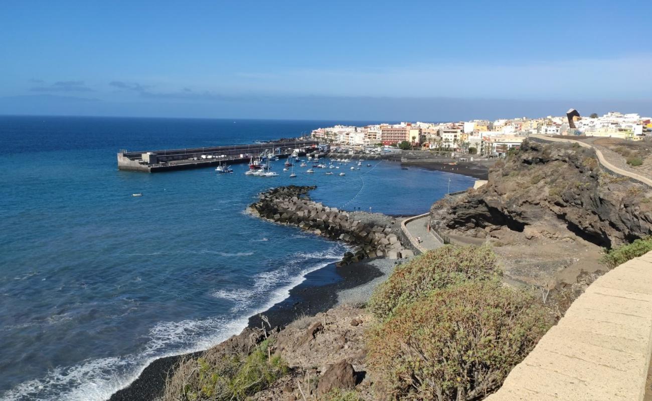 Playa de Aguadulce'in fotoğrafı gri çakıl taşı yüzey ile