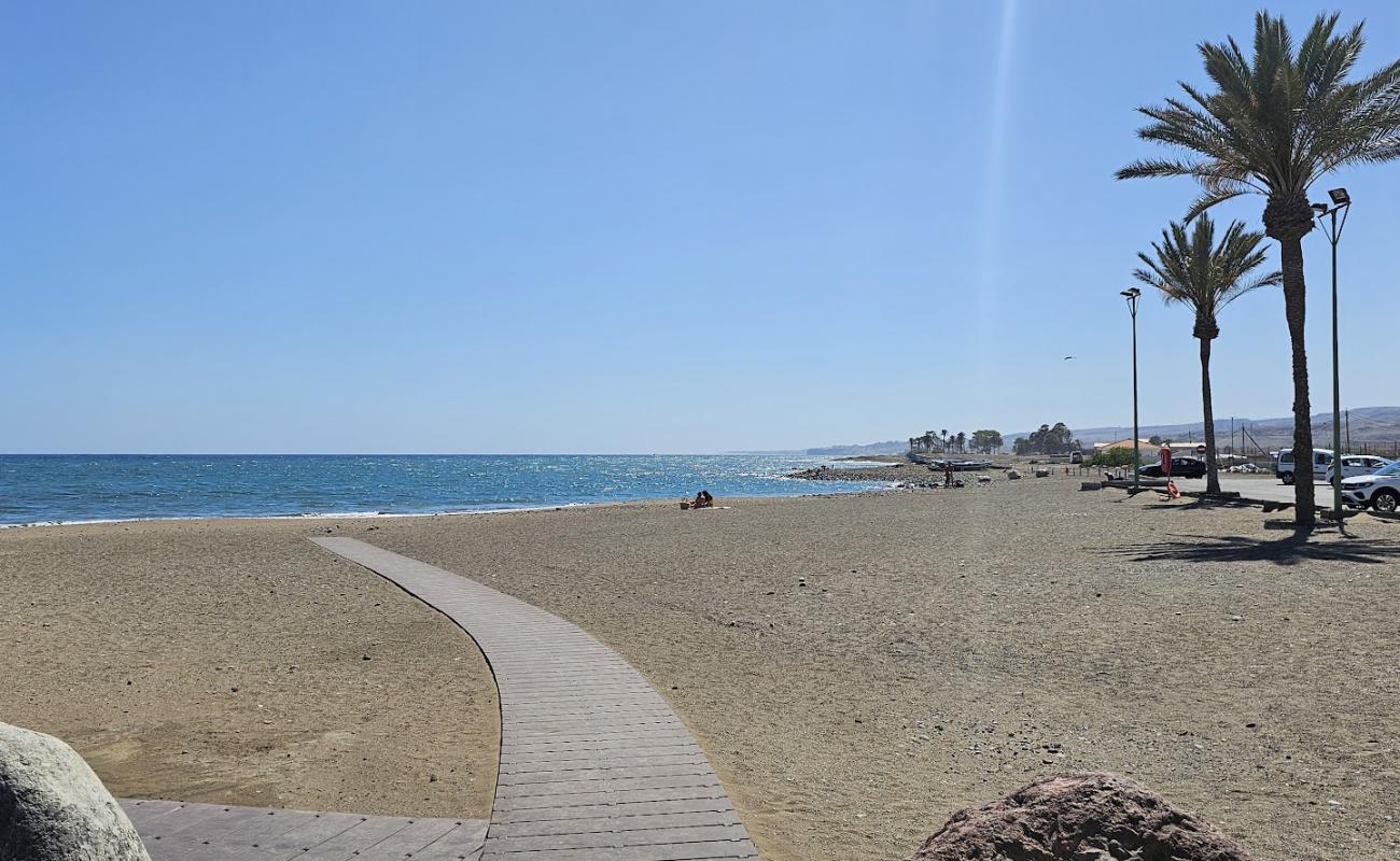 Playa La Caleta'in fotoğrafı gri kum yüzey ile