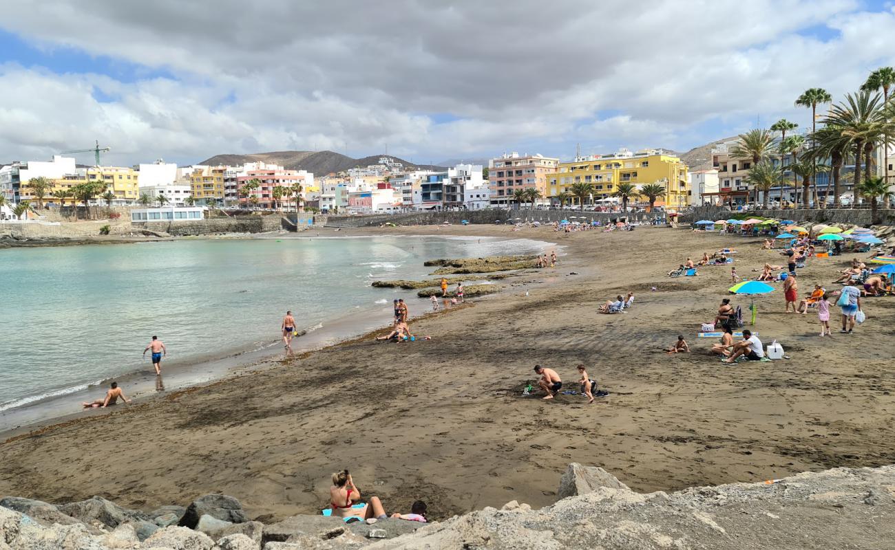 Playa de Arguineguin'in fotoğrafı gri kum yüzey ile