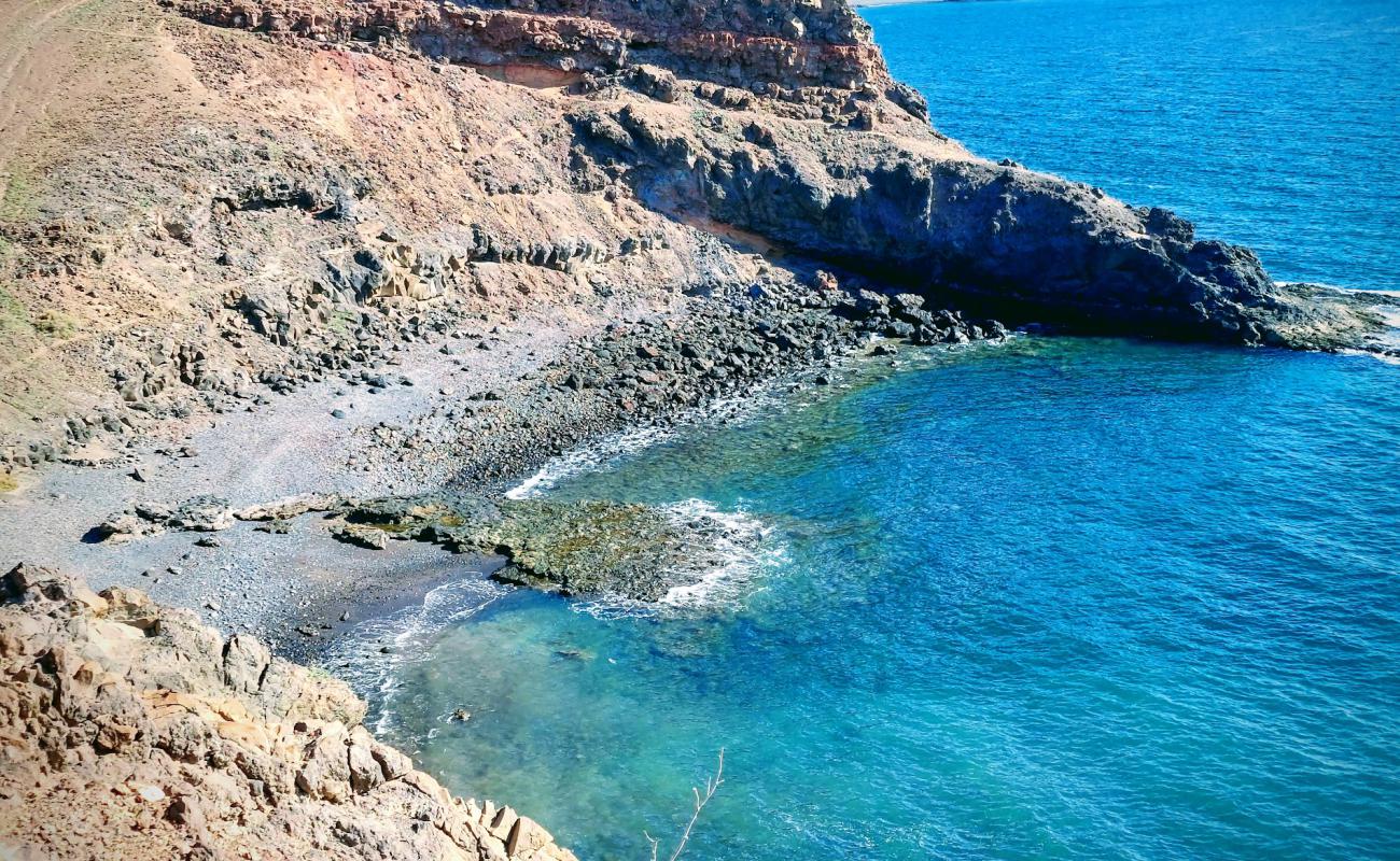 Cueva de Playa en Tarajalejo'in fotoğrafı kayalık arazi yüzey ile