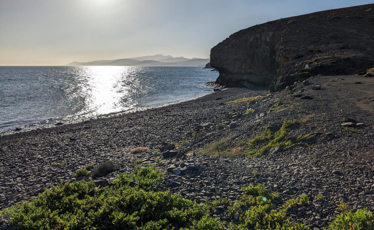 Playa de Puerto Rico'in fotoğrafı gri çakıl taşı yüzey ile