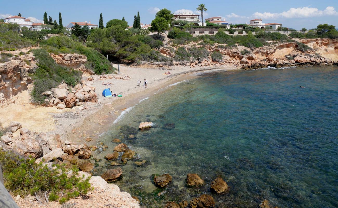 Cala La Buena'in fotoğrafı hafif ince çakıl taş yüzey ile