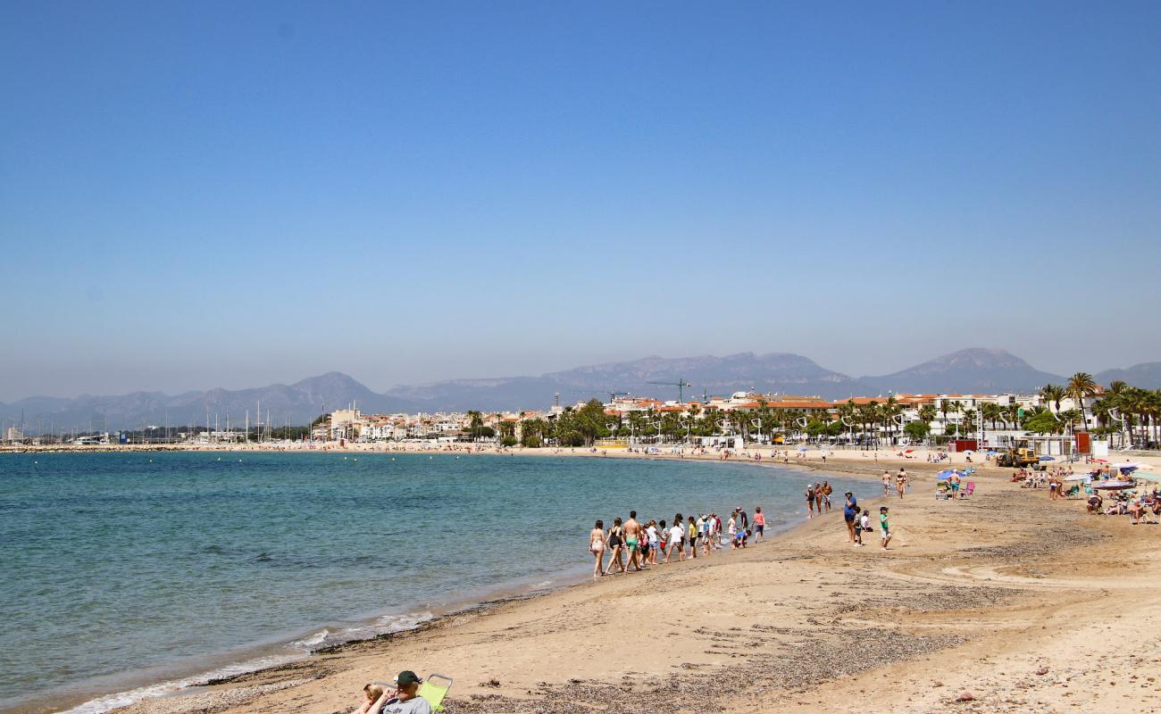 Platja de la Llosa'in fotoğrafı açık bej kum yüzey ile