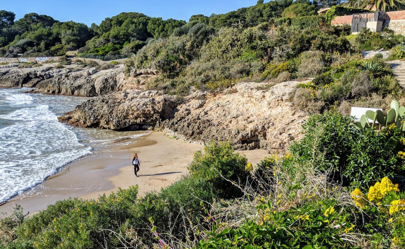 Playa De los Cossis'in fotoğrafı açık bej kum yüzey ile