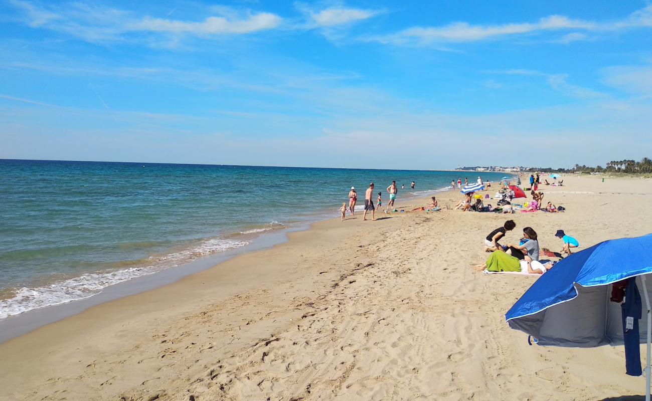 Platja Muntanyans'in fotoğrafı açık bej kum yüzey ile
