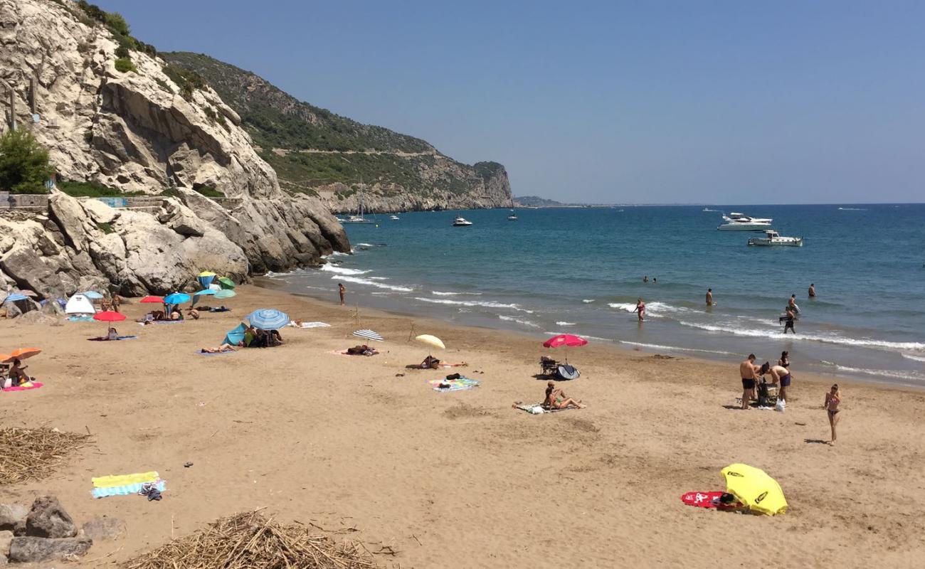 Platja De Gossos Sitges'in fotoğrafı açık bej kum yüzey ile