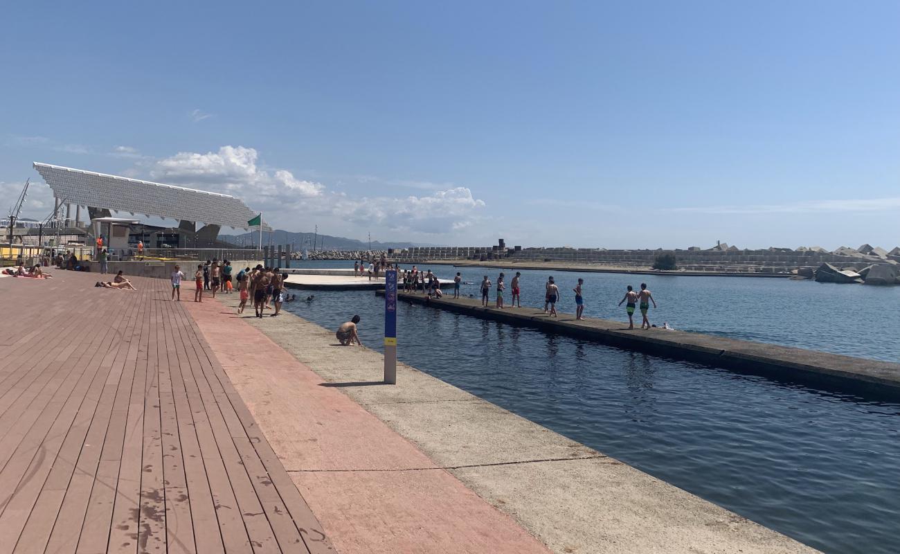 Platja de Banys Forum'in fotoğrafı beton kaplı yüzey yüzey ile