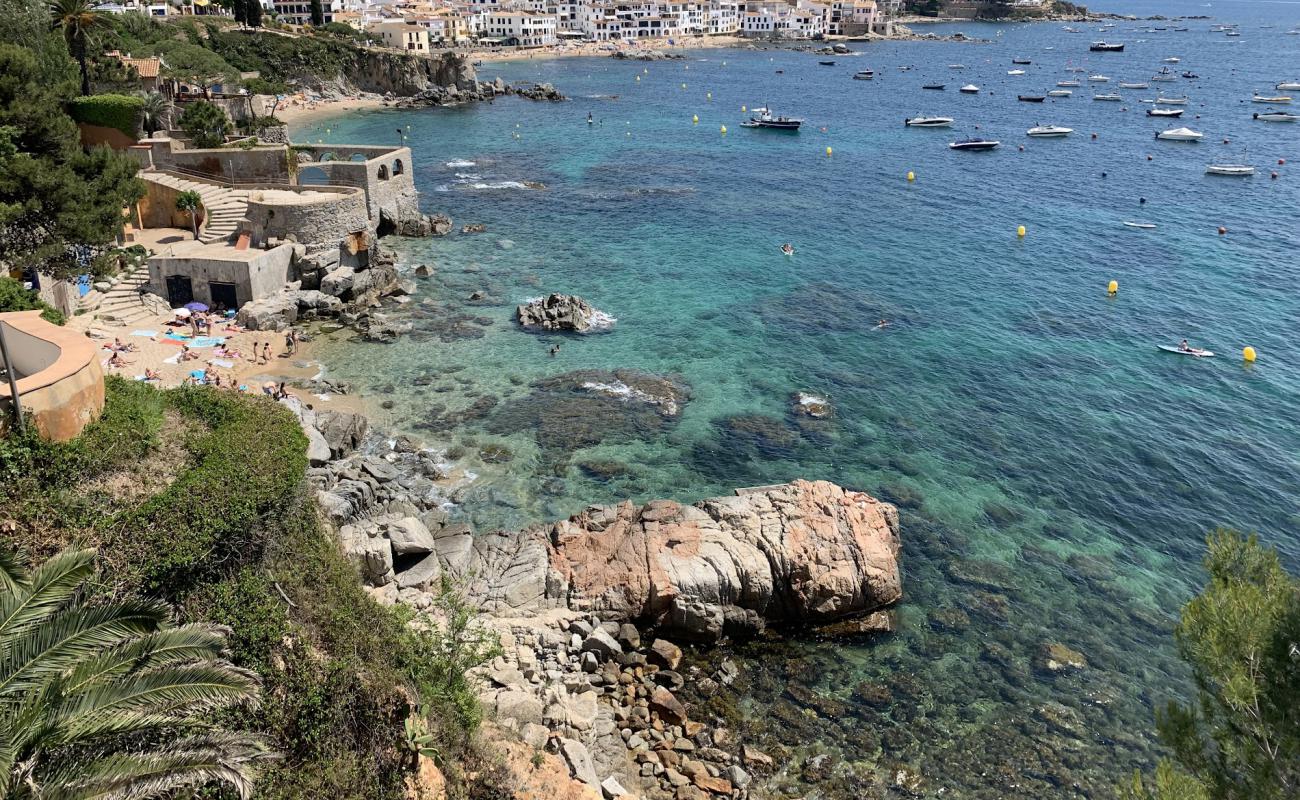Cala de Sant Roc'in fotoğrafı açık bej kum yüzey ile