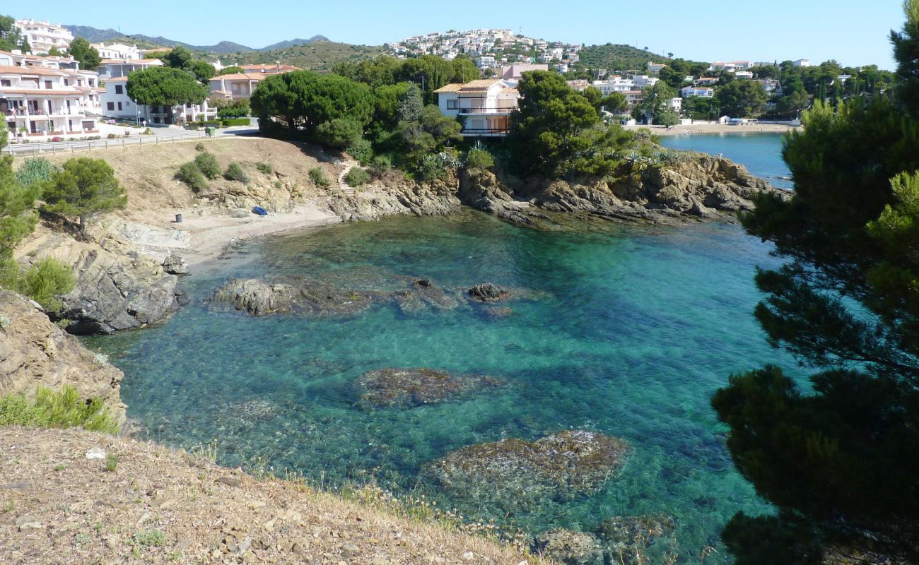 Cala De L'Alguer'in fotoğrafı parlak kum yüzey ile