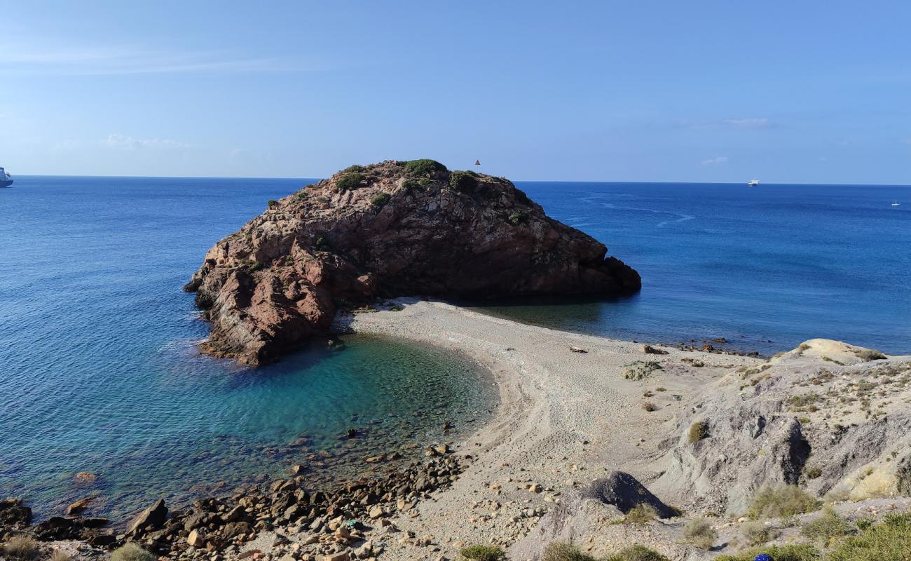 Isla de la Torrosa'in fotoğrafı gri çakıl taşı yüzey ile