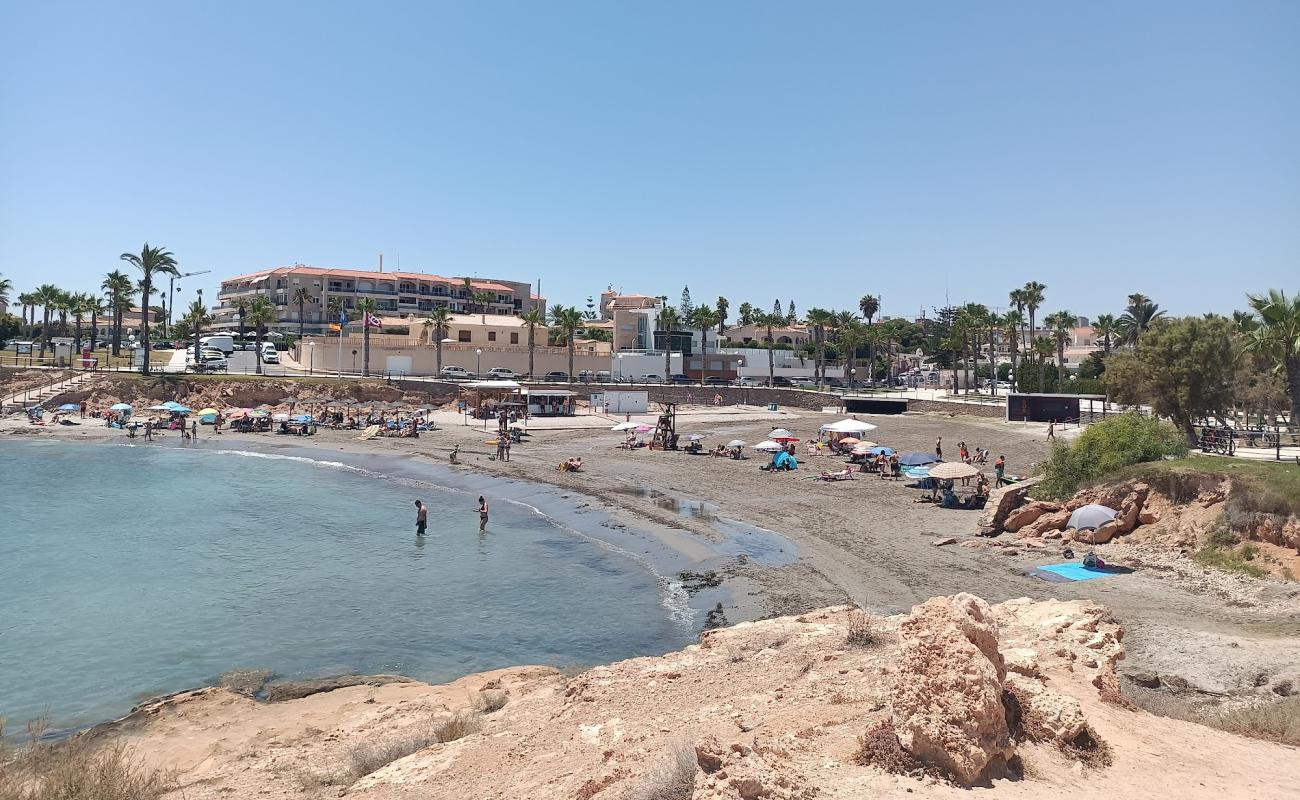 Playa de Cala Mosca'in fotoğrafı gri kum yüzey ile