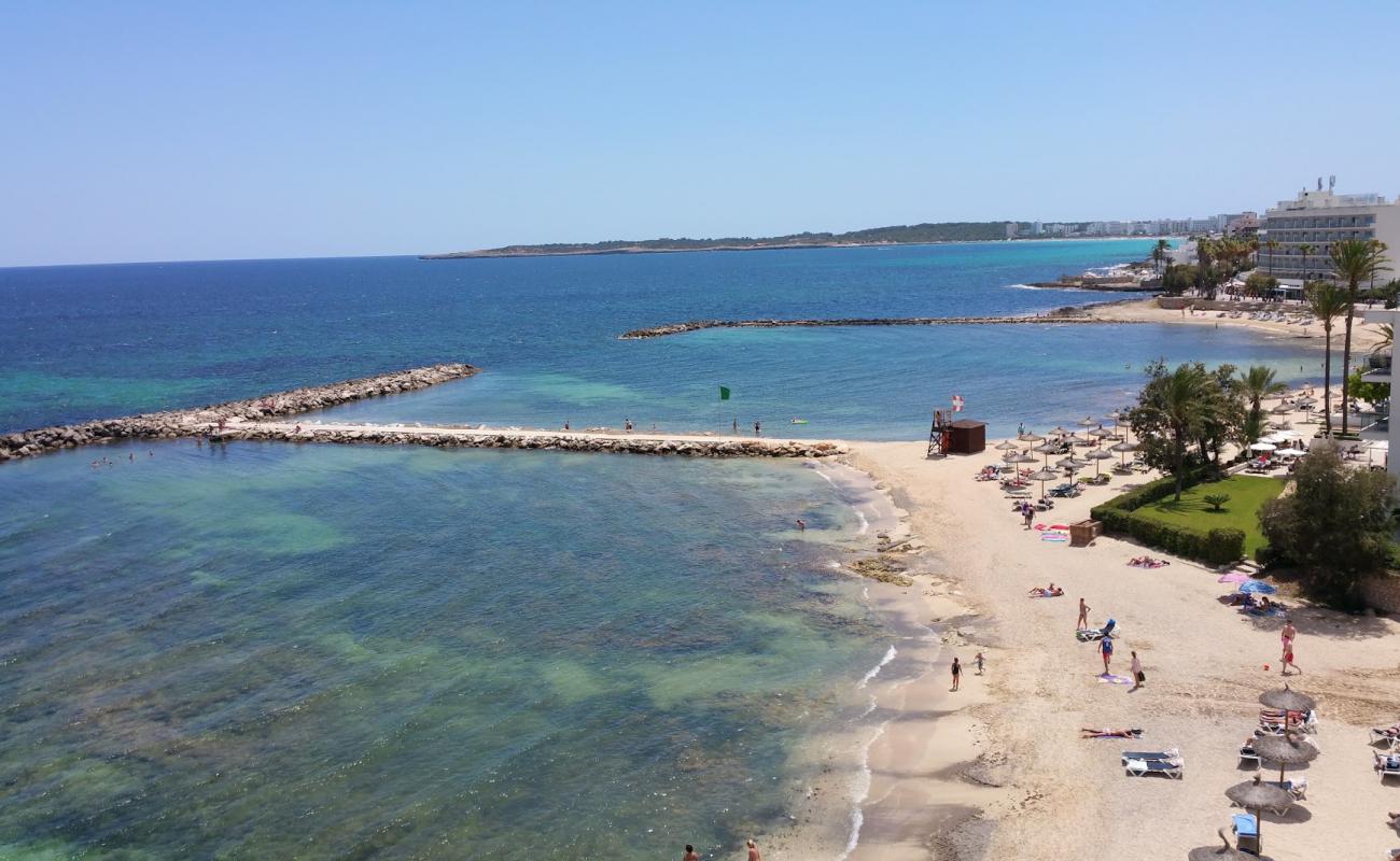 Cala Bona'in fotoğrafı açık bej kum yüzey ile