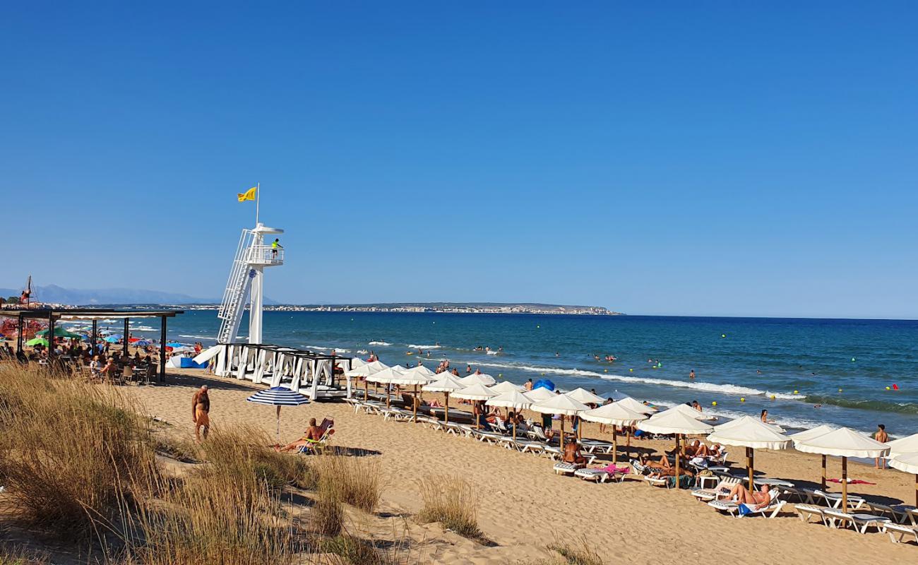 Playa de la Marina'in fotoğrafı parlak kum yüzey ile