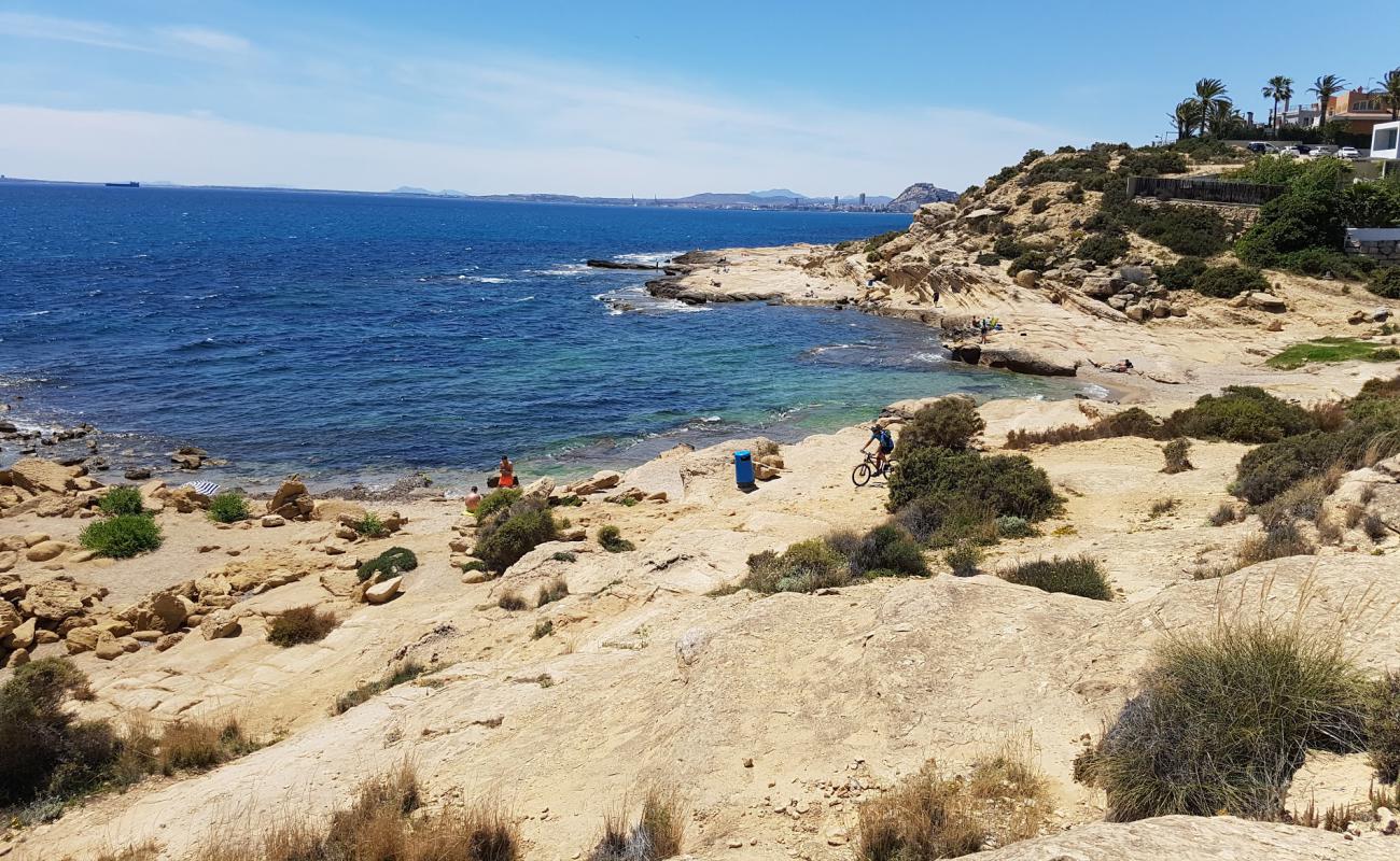 Cala de la Palmera'in fotoğrafı taşlar yüzey ile