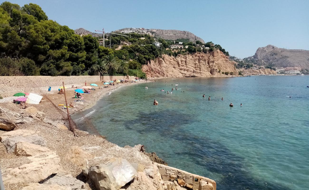 Platja de la Solsida'in fotoğrafı gri çakıl taşı yüzey ile