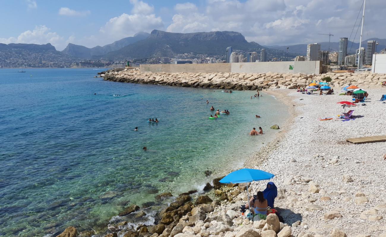 Cala el Raco'in fotoğrafı hafif çakıl yüzey ile