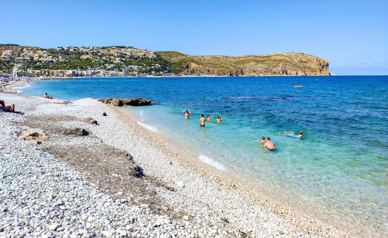 Platja Primer Muntanyar 'in fotoğrafı bej çakıl yüzey ile