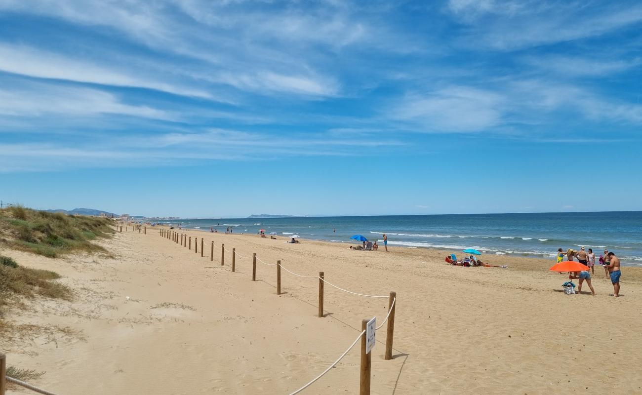 Playa de Oliva'in fotoğrafı parlak kum yüzey ile