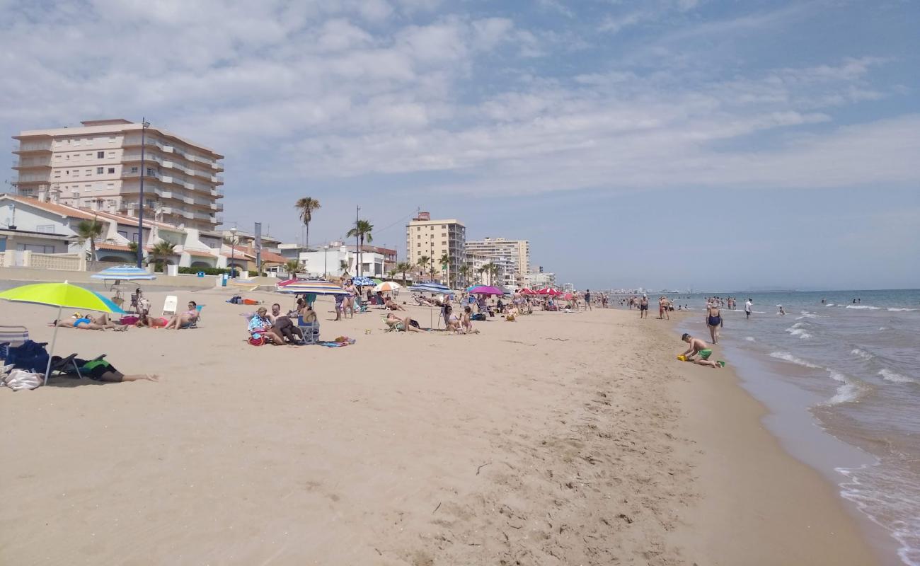 Platja de Miramar'in fotoğrafı parlak kum yüzey ile