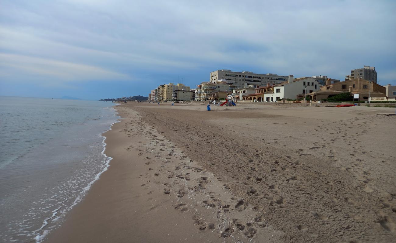 Playa Vega de Mar'in fotoğrafı açık bej kum yüzey ile