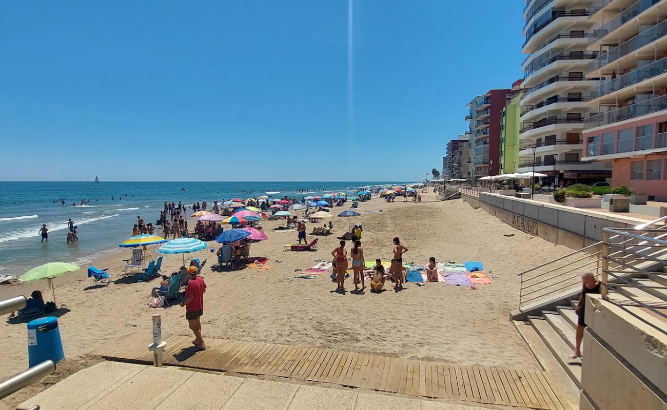 Platja les Palmeres'in fotoğrafı açık bej kum yüzey ile