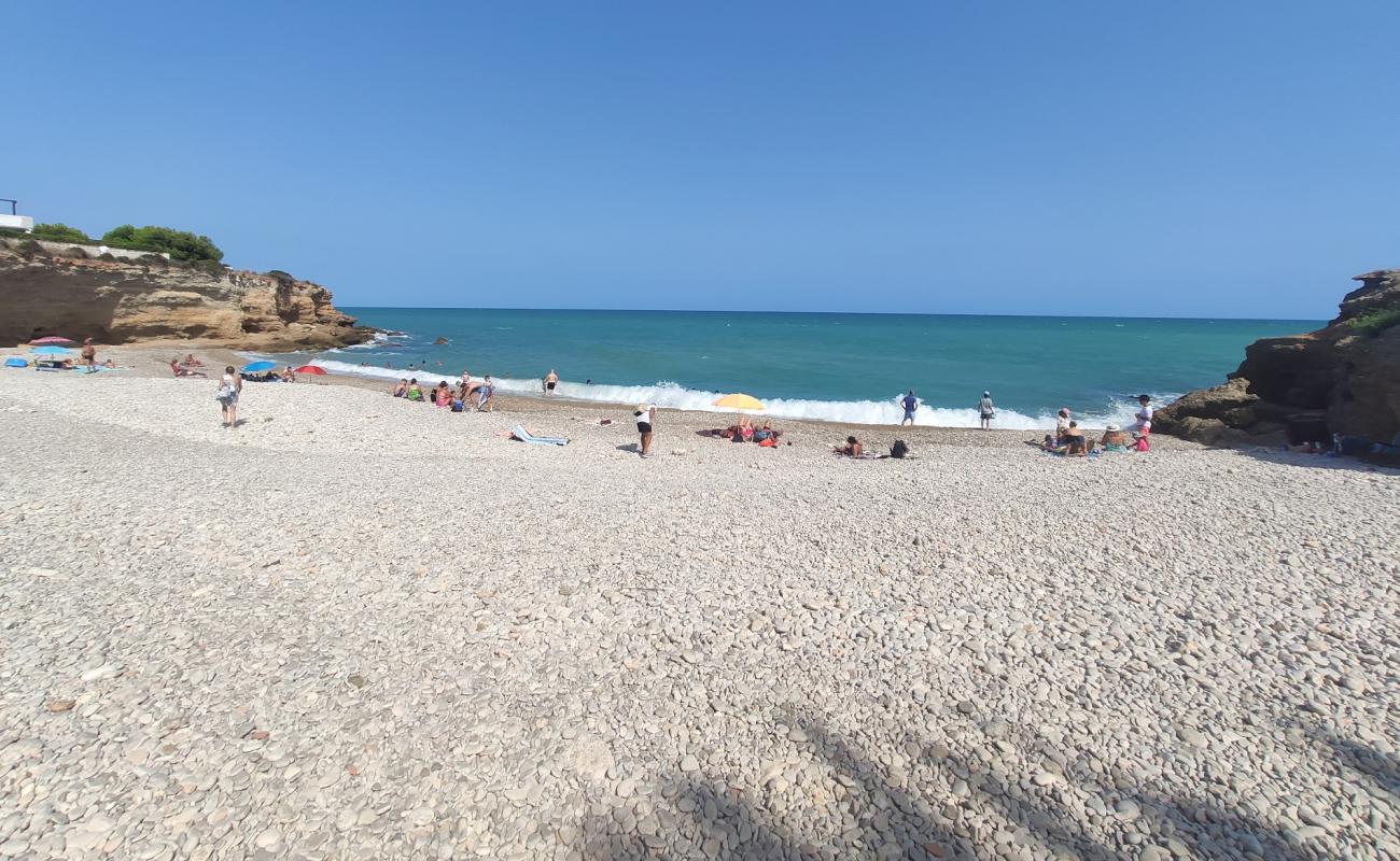 Cala del Pastor'in fotoğrafı bej çakıl yüzey ile