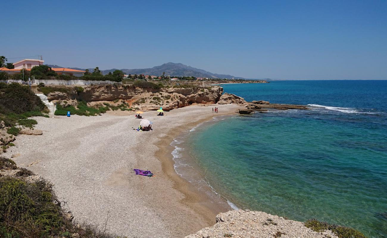 Cala de La Foradada'in fotoğrafı bej çakıl yüzey ile