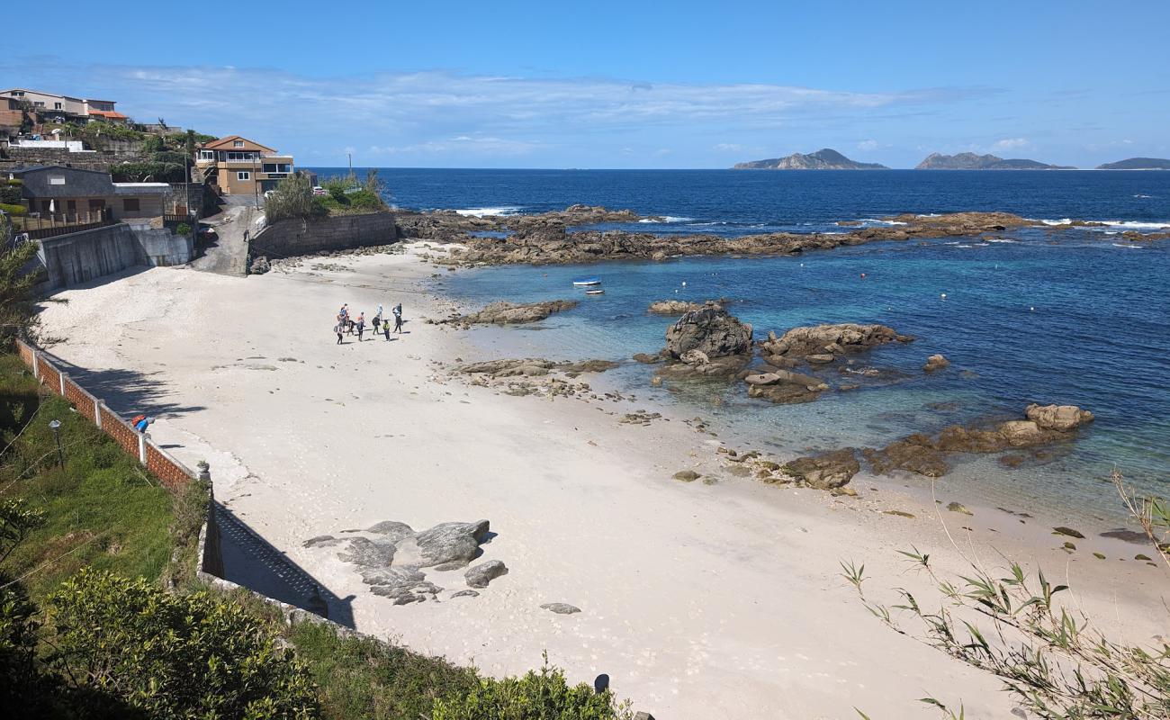 Praia do Portino'in fotoğrafı parlak kum yüzey ile