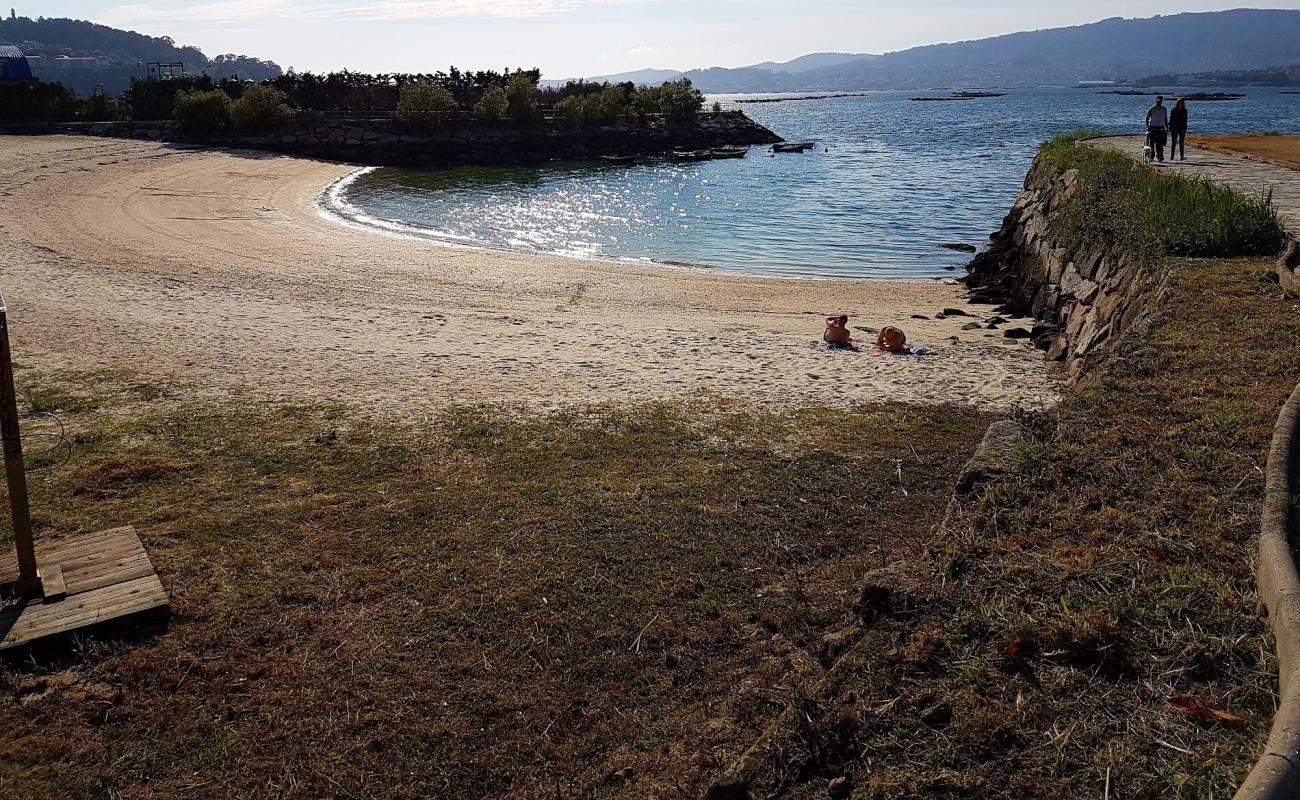 Praia do Mende'in fotoğrafı parlak kum yüzey ile