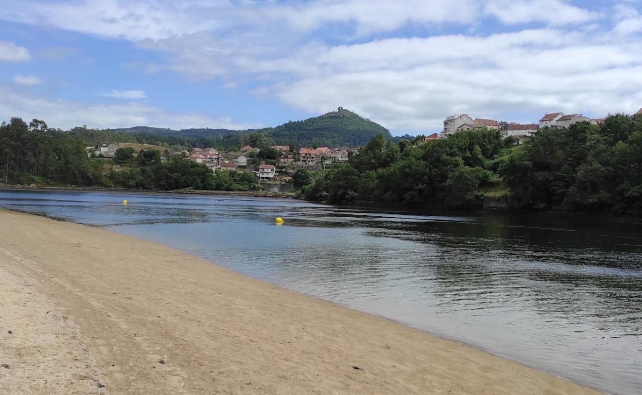 Praia da Xunqueira'in fotoğrafı açık bej kum yüzey ile