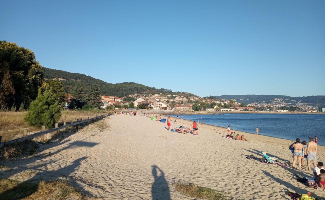 Praia de Meira'in fotoğrafı parlak kum yüzey ile