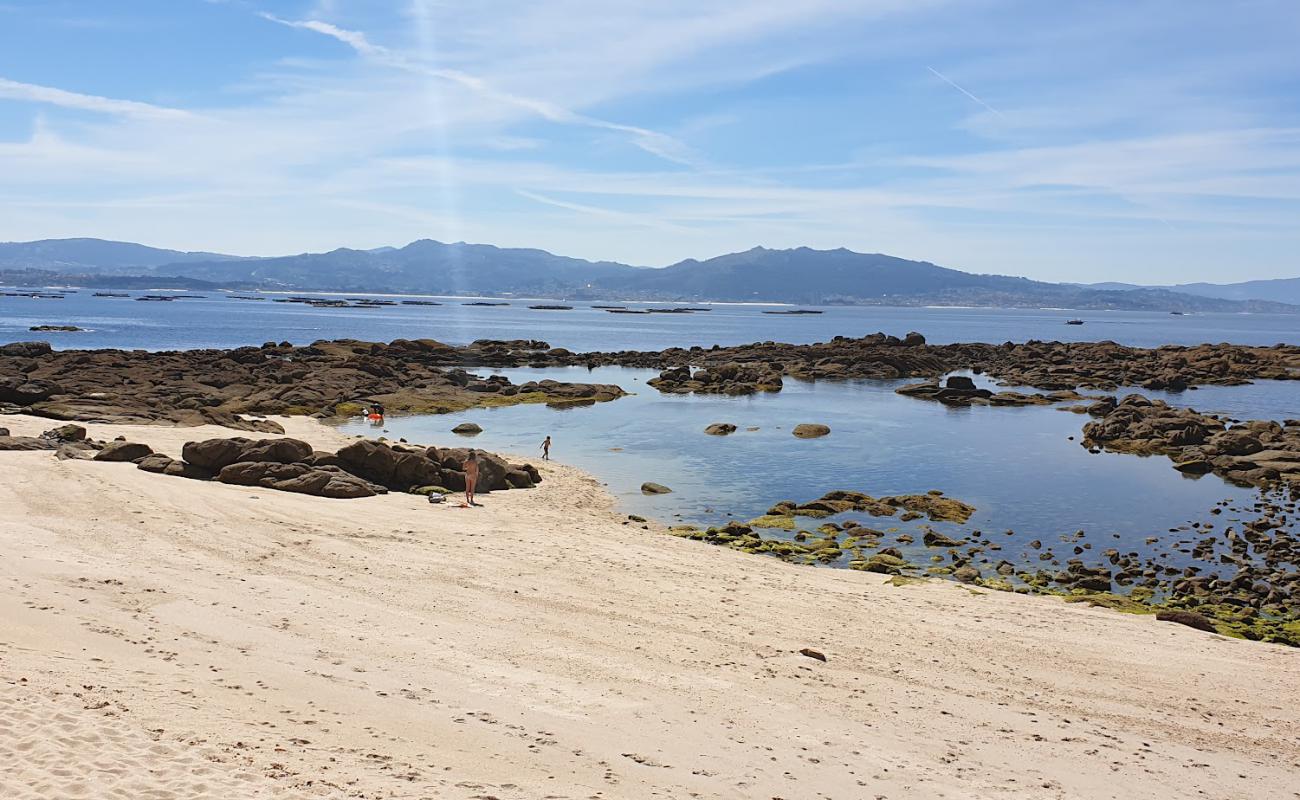 Praia dos Castros'in fotoğrafı parlak kum yüzey ile