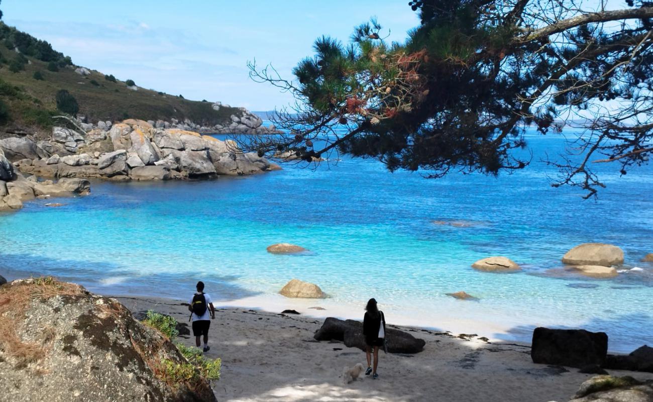 Pedron Beach'in fotoğrafı parlak kum yüzey ile