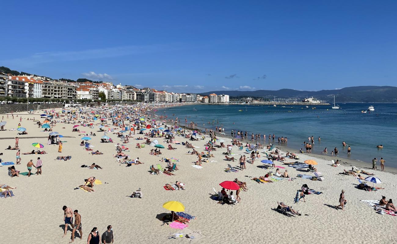 Praia de Silgar'in fotoğrafı parlak kum yüzey ile