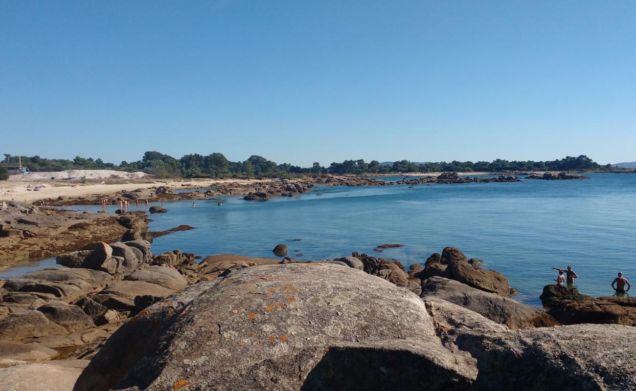 Praia do Mallon'in fotoğrafı parlak kum yüzey ile