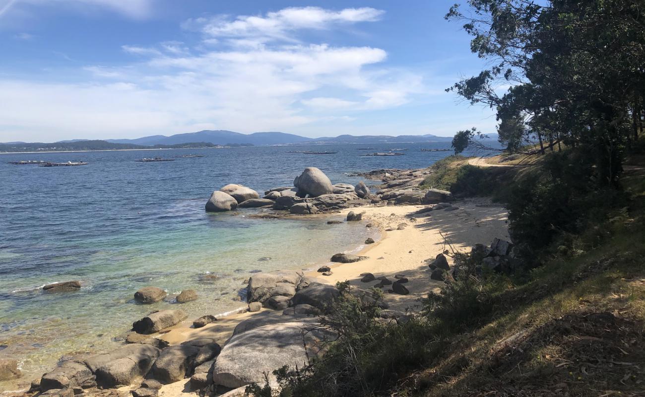 Praia A Cova'in fotoğrafı parlak kum yüzey ile