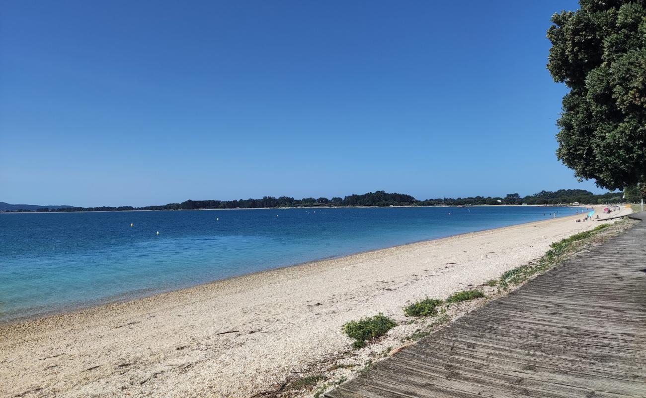 Playa Cabodeiro'in fotoğrafı hafif ince çakıl taş yüzey ile