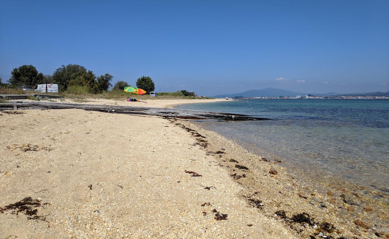 Praia de Riason'in fotoğrafı hafif ince çakıl taş yüzey ile