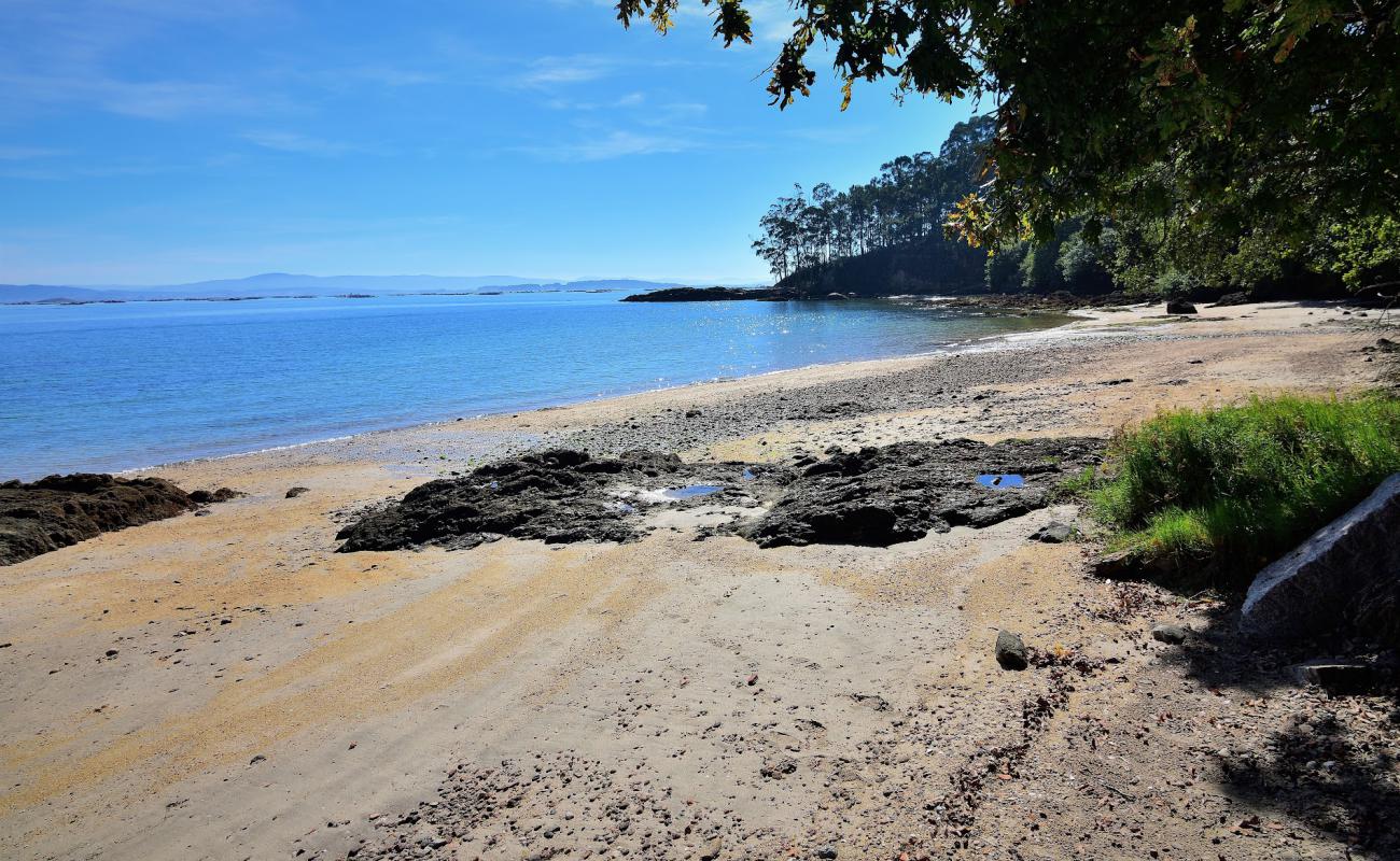 Praia Da Merce'in fotoğrafı parlak kum ve kayalar yüzey ile