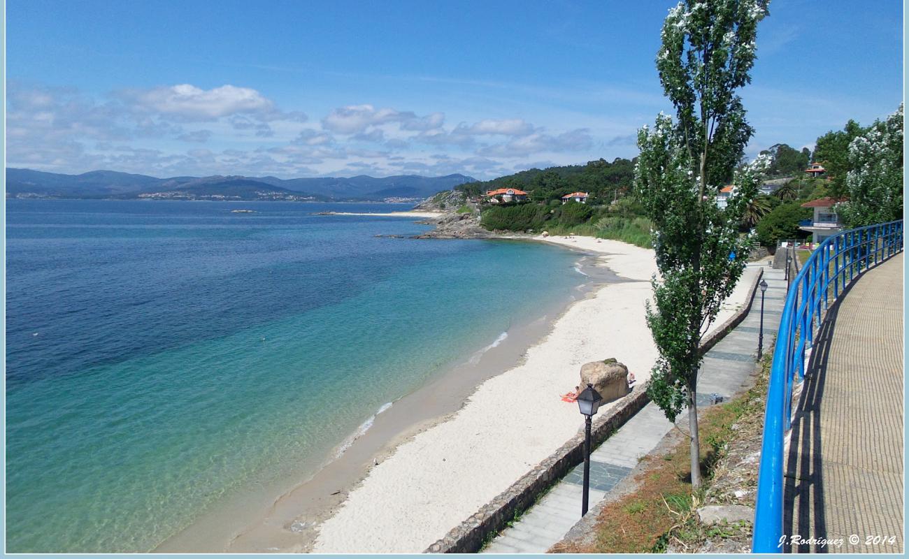 Praia de Suigrexa'in fotoğrafı parlak kum yüzey ile