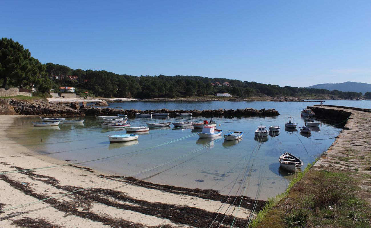 Praia de Cabanas'in fotoğrafı parlak kum yüzey ile