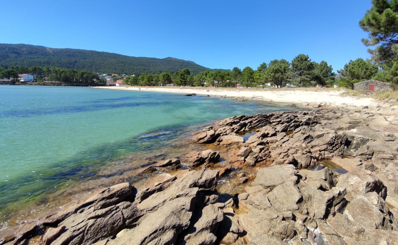 Praia de Bornalle'in fotoğrafı parlak kum yüzey ile