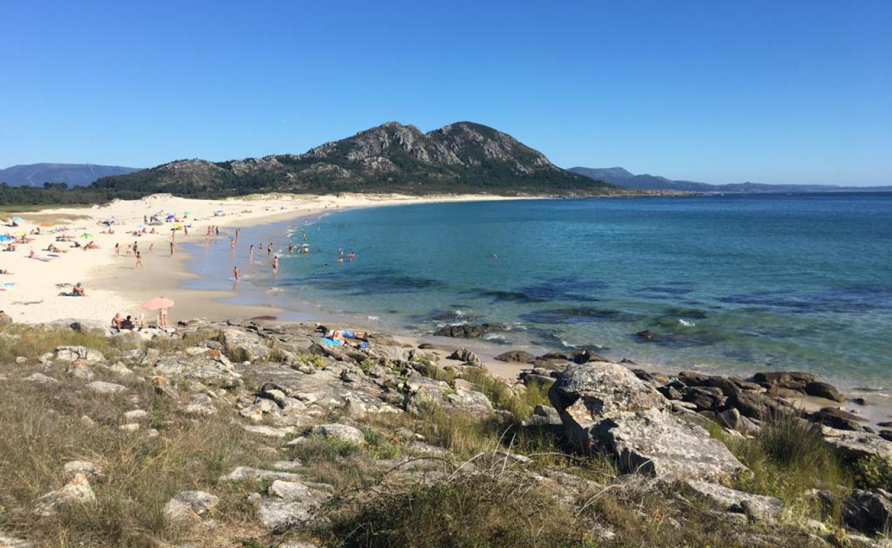 Praia de Area Maior'in fotoğrafı parlak kum yüzey ile