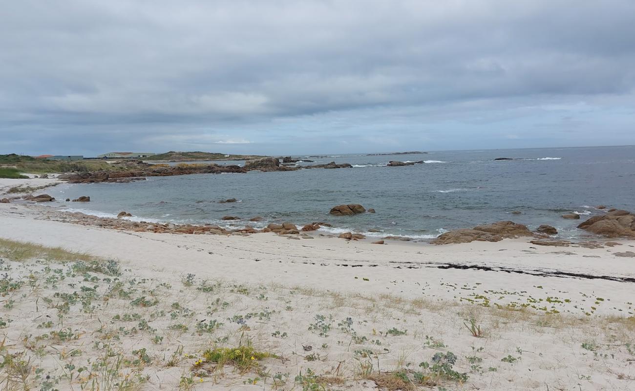 Praia Ardeleiro'in fotoğrafı parlak kum yüzey ile