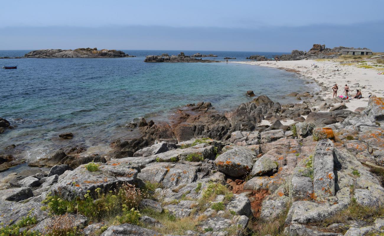 Praia De Insuela'in fotoğrafı parlak kum yüzey ile