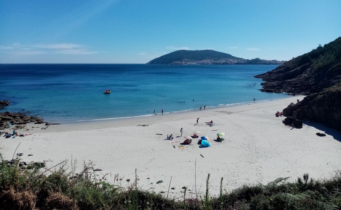 Praia de Talon'in fotoğrafı parlak kum yüzey ile