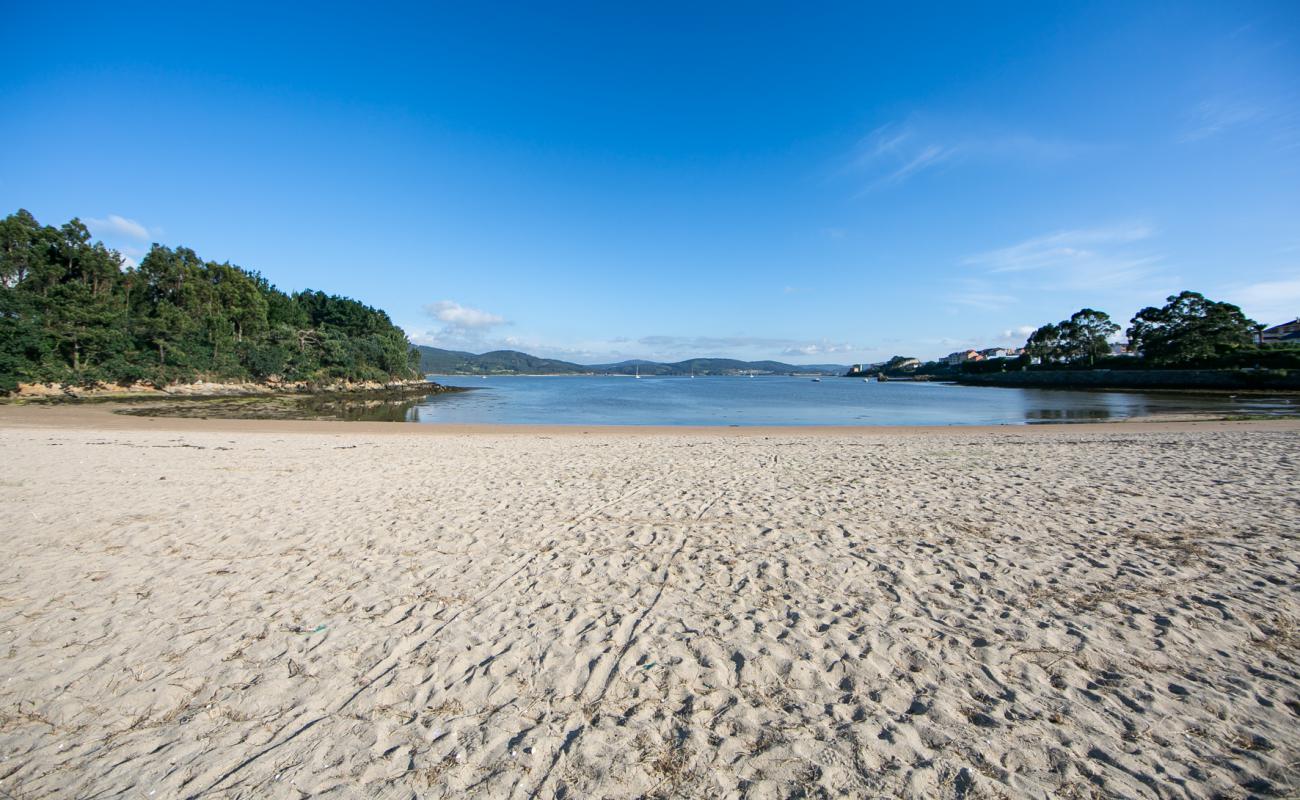 Praia de Area da Vila'in fotoğrafı açık bej kum yüzey ile
