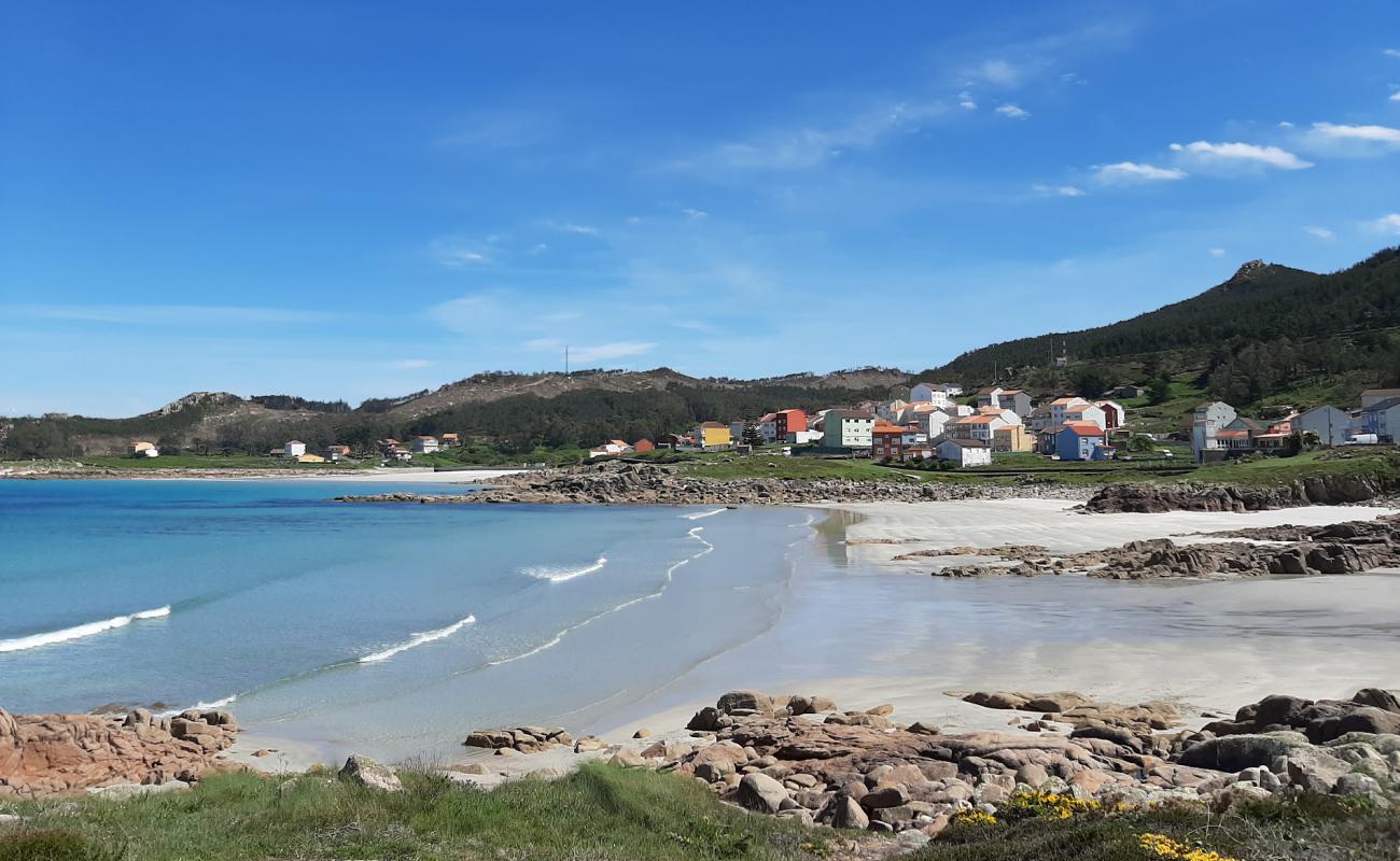 Praia Brana de Lazo'in fotoğrafı açık bej kum yüzey ile