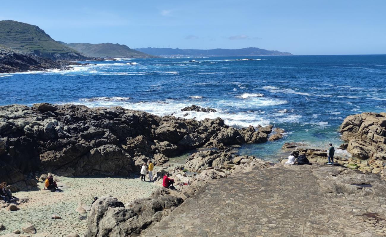 Praia dos Cristais'in fotoğrafı hafif ince çakıl taş yüzey ile