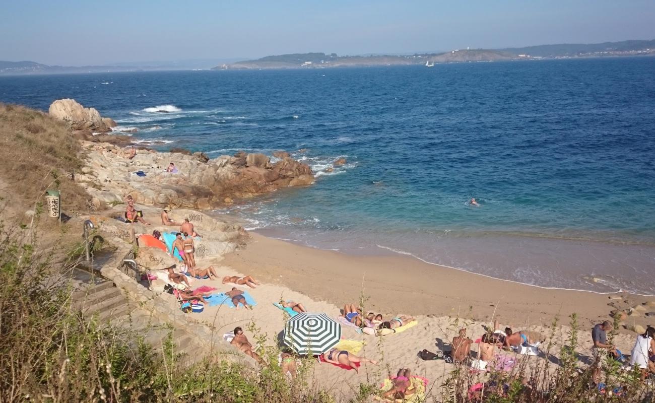 Praia dos Mouros'in fotoğrafı parlak kum yüzey ile